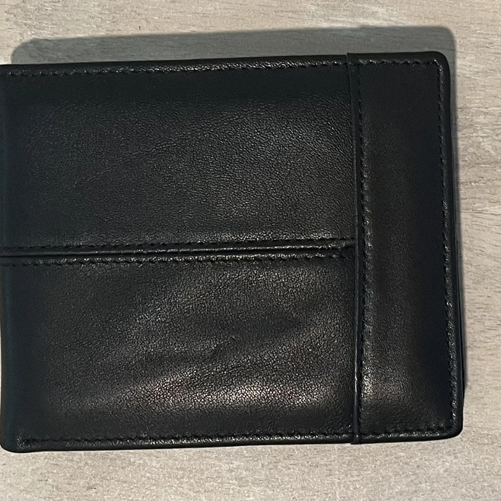 Swallow Mall Black Leather Wallet With RFID Secure Technology